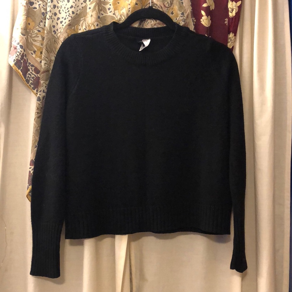 Black cropped sweater